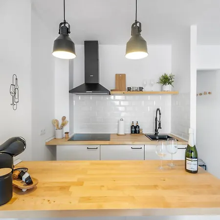 1bdr 150m From Sea With Workspace