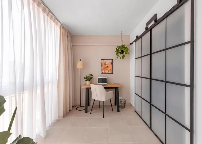 1bdr 150m From Sea With Workspace