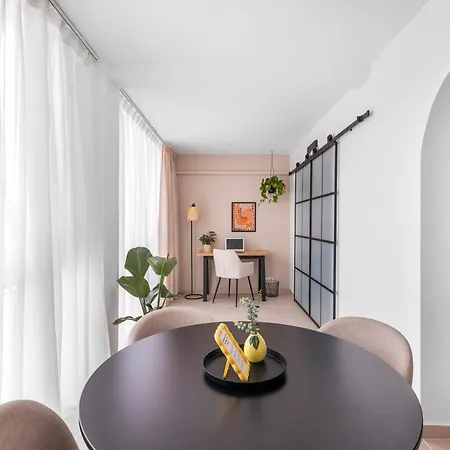 1bdr 150m From Sea With Workspace דירה *